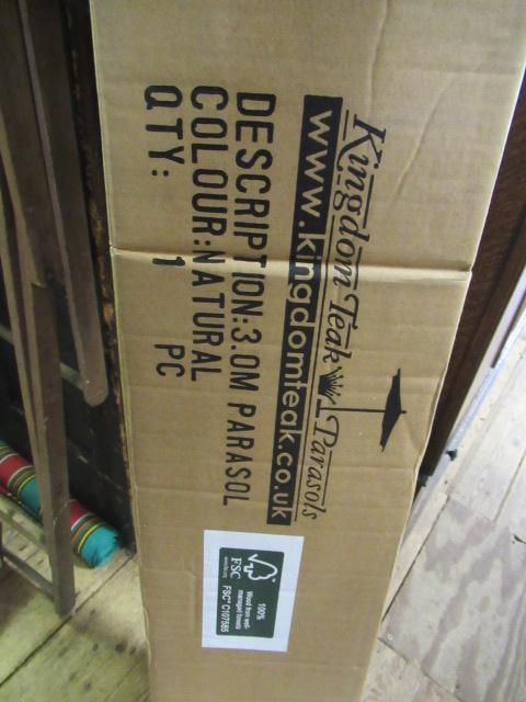 BOXED GARDEN UMBRELLA Image