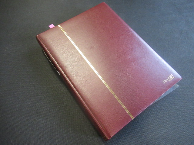 TWO ALBUMS OF VICTORIAN BRITISH AND WORLD STAMPS INCLUDING PENNY REDS Image