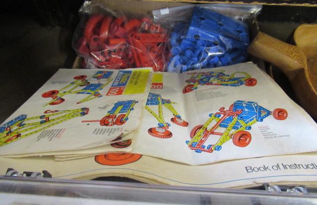 PLASTIC MECCANO PARTS AND INSTRUCTION BOOKS Image