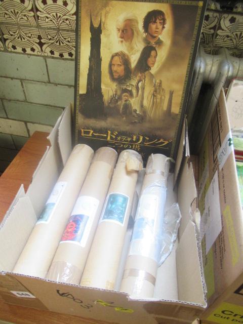 QUANTITY OF LORD OF THE RING LITHOGRAPHIC PRINTS AND POSTER BOOK Image