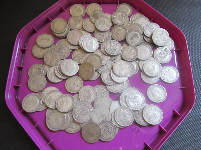 TRAY OF SILVER GEORGE V SHILLINGS Image