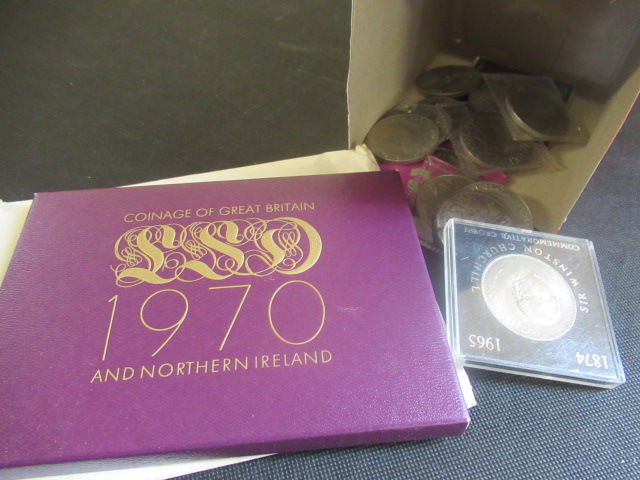 BOX OF COINS INCLUDING 1970 PROOF SET AND A 1935 SILVER CROWN Image