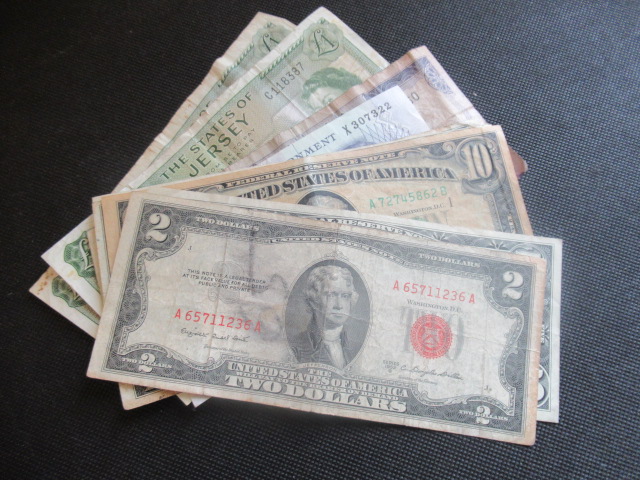 FORTY SEVEN US DOLLARS AND OTHER WORLD BANK NOTES Image