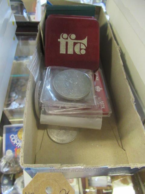 QUANTITY OF WORLD COINS AND 1973 50P AND MANX COINS Image