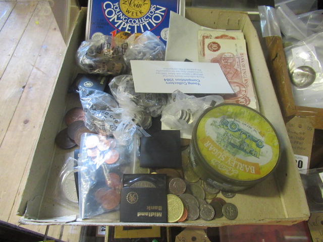 TRAY OF BRITISH AND WORLD COINS AND BANK NOTES Image