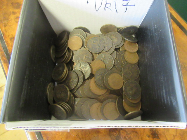 QUANTITY OF MAINLY GEORGE V FARTHINGS Image