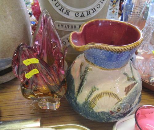 POTTERY FISH JUG AND AN ART GLASS VASE Image