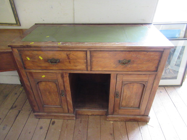 LEATHER TOPPED DESK Image