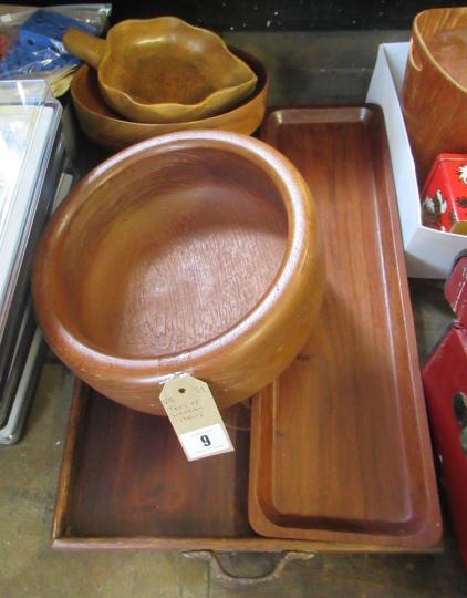 TRAY OF WOODEN ITEMS Image