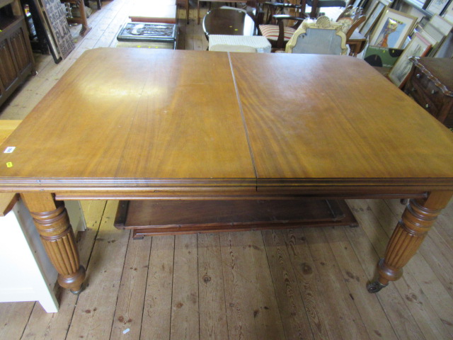 WIND OUT EXTENDING DINING TABLE Image