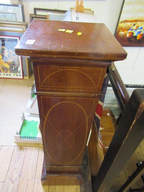 INLAID MAHOGANY PEDESTAL Image