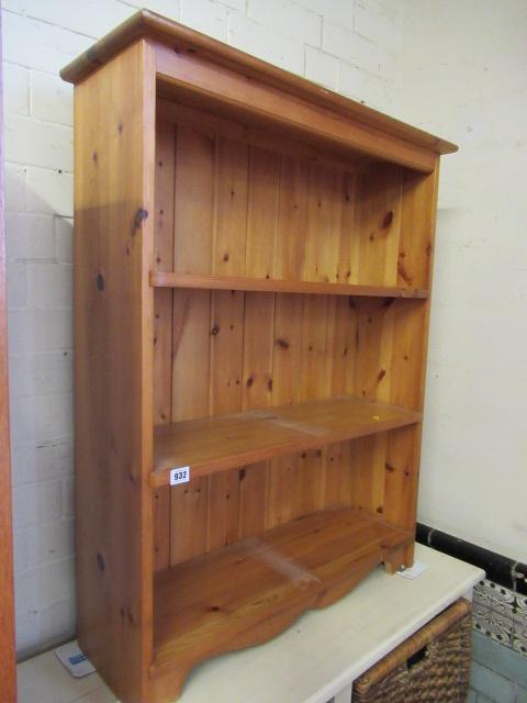 PINE BOOKCASE Image
