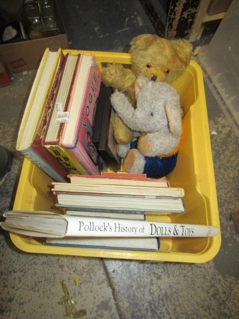 BOX OF DOLL REFERENCE BOOKS WITH PEDIGREE BEAR AND ELEPHANT ETC Image