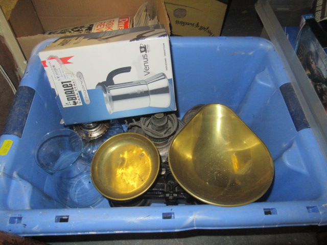 SCALES, WEIGHTS AND TWO OIL LAMPS ETC Image