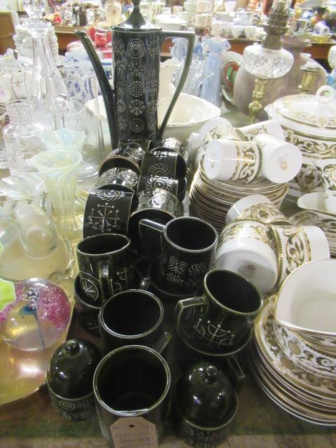 PORTMEIRION TOTEM GREEN POTTERY SET Image