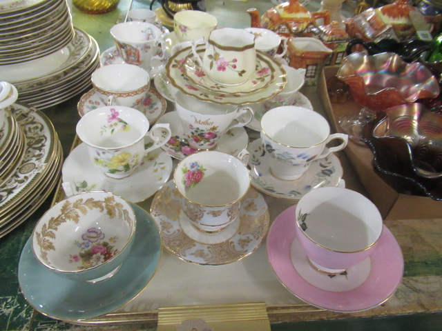 QUANTITY OF TEACUPS INCLUDING ROYAL DOULTON Image