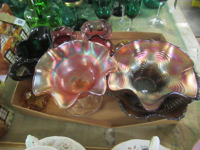 QUANTITY OF ART AND CRANBERRY GLASS ETC Image