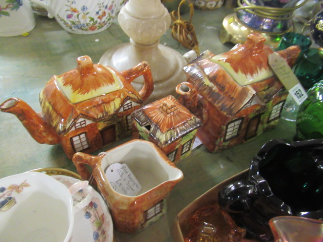 FOUR ITEMS OF PRICE COTTAGEWARE Image