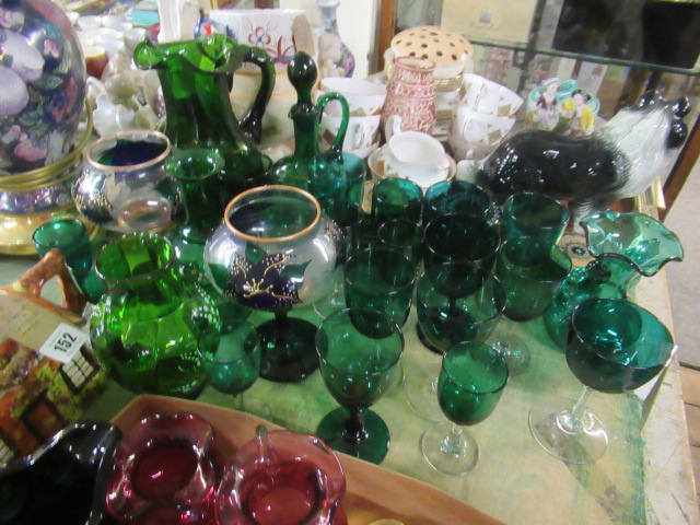 QUANTITY OF GREEN GLASS Image