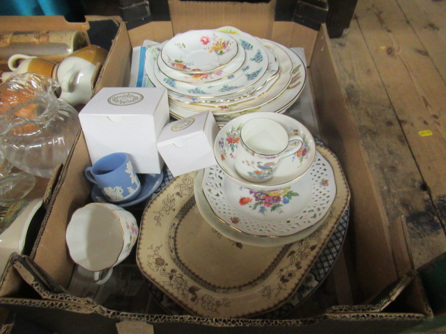 BOX OF CERAMICS INCLUDING MINTON, CROWN DERBY AND WEDGWOOD ETC Image