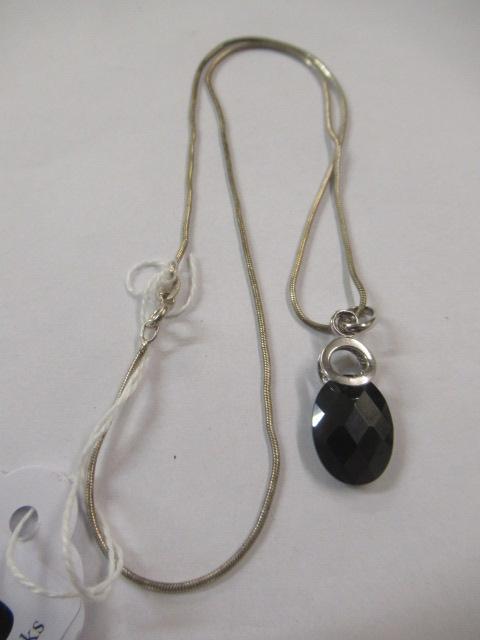 SILVER NECKLACE WITH STONE PENDANT Image