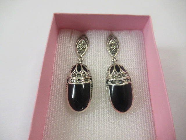PAIR OF JET AND MARCASITE SILVER EARRINGS Image