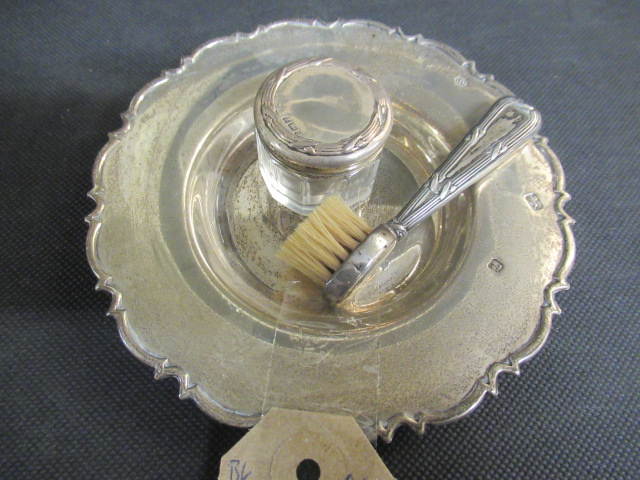 SILVER DISH, SILVER BRUSH AND A SILVER PILL BOX - 93G GROSS TOTAL (EXCLUDING GLASS) Image