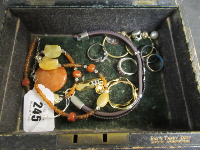 BOX OF JEWELLERY INCLUDING SILVER GOLD PLATE AND COSTUME ETC Image