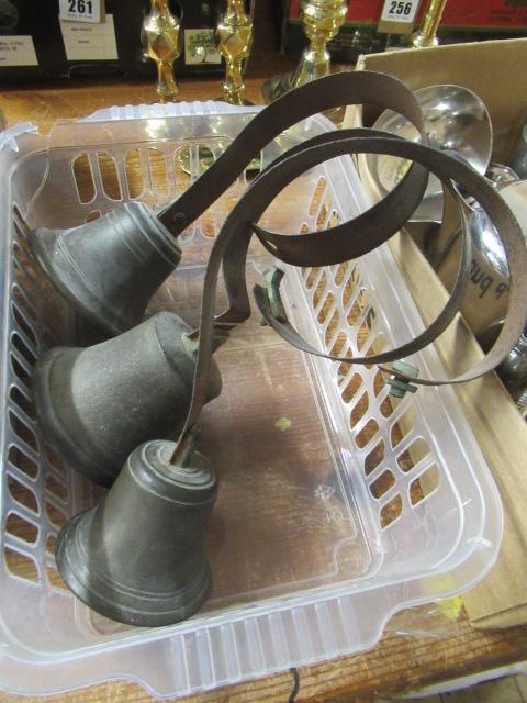 THREE SERVANTS BELLS Image