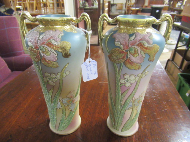 PAIR OF ORIENTAL FLOWER VASES Image