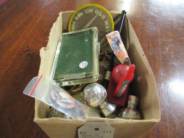 BOX OF VINTAGE NEW YORK WORLDS FAIR BADGES, MATCHBOOKS AND OTHER MEMORABILIA Image
