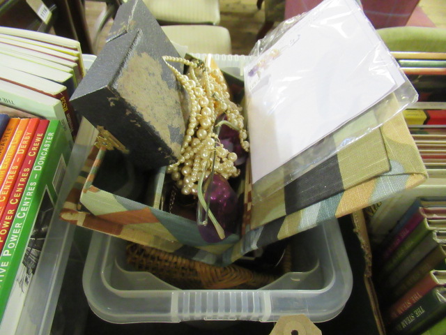 COLLECTION OF COSTUME JEWELLERY Image