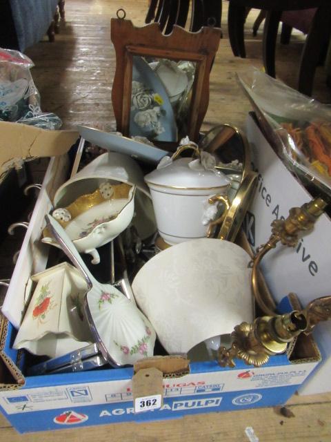 BOX OF MISCELLANEOUS INCLUDING BRASS WALL HANGING Image