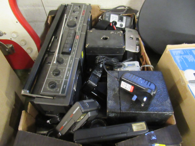 BOX OF MISCELLANEOUS CAMERAS ETC INCLUDING RADIO CASSETTE PLAYER Image