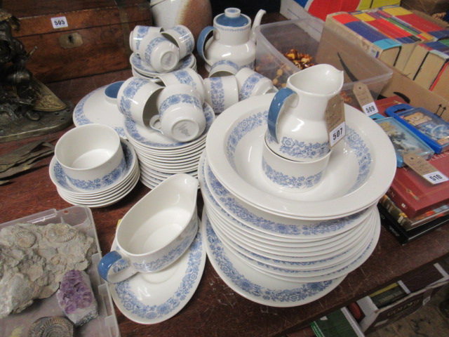 ROYAL DOULTON DINNER SET Image
