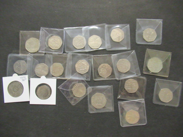 BOX OF UK FIFTY PENCE COINS INCLUDING SEVEN POUNDS OF LEGAL TENDER Image