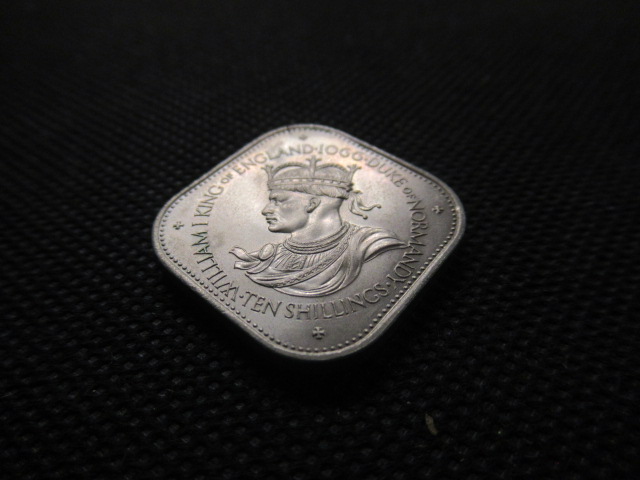 GUERNSEY 1966 TEN SHILLING COIN Image