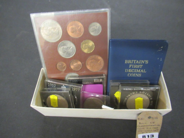 BOX OF COMMEMORATIVE COINS INCLUDING 1969 UK COIN SET Image