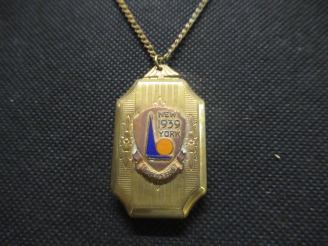 NEW YORK 1939 WORLDS FAIR LOCKET AND CHAIN Image