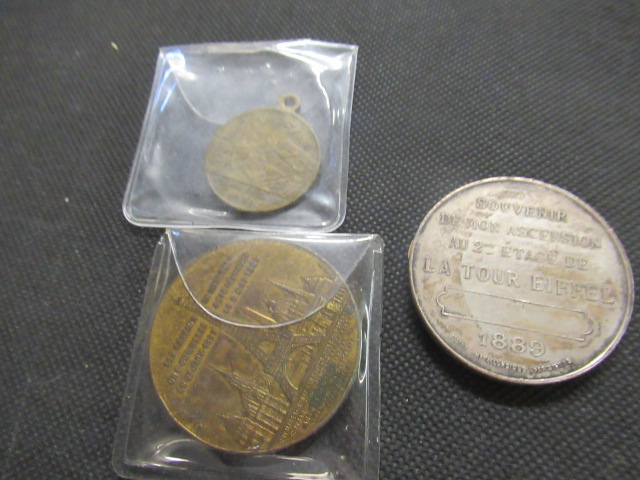 TWO TOUR EIFFEL 1889 AND ONE BASTILLE SOUVENIR MEDALLIONS Image