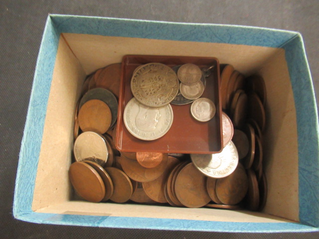 BOX OF MAINLY UK COINS INCLUDING SOME SILVER Image