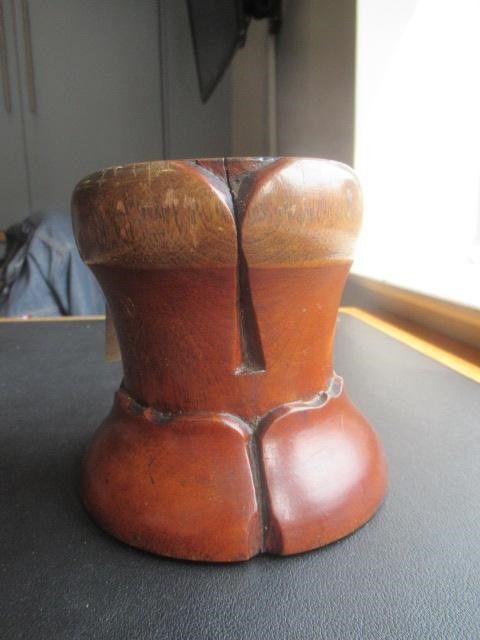 ANTIQUE CHINESE LOTUS FLOWER BRUSH POT Image