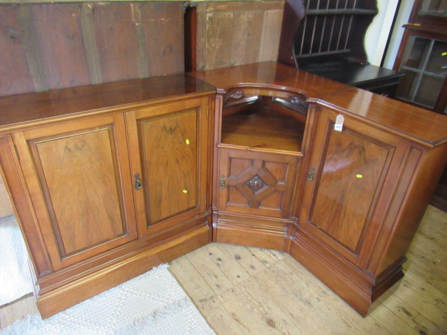 MAHOGANY MIRRORED CORNER UNIT Image