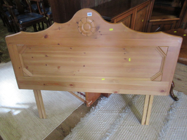 PINE HEADBOARD Image