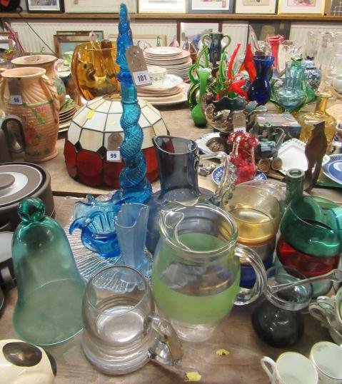 QUANTITY OF GLASS Image