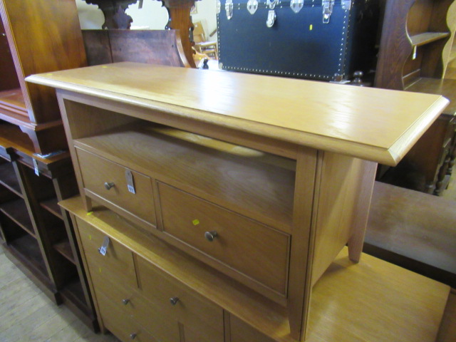 LIGHT OAK VENEERED TWO DRAWER MEDIA UNIT Image