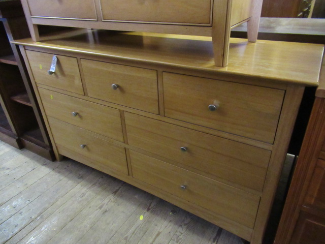 LIGHT OAK SEVEN DRAWER CHEST Image