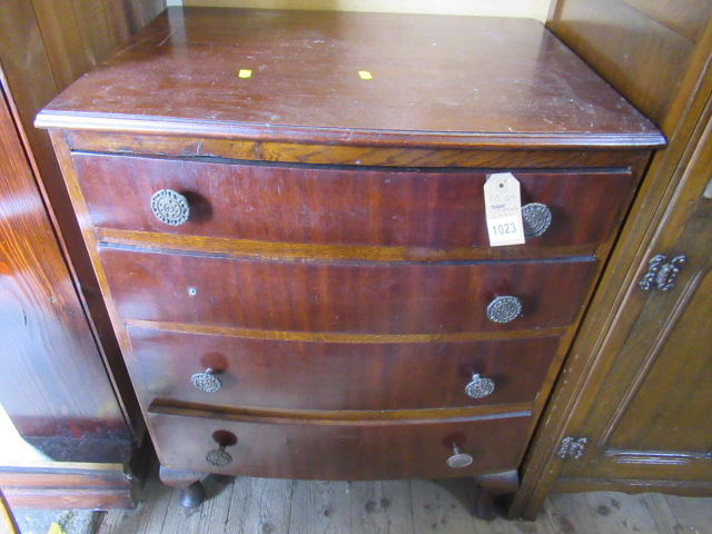 MAHOGANY CHEST OF DRAWERS Image