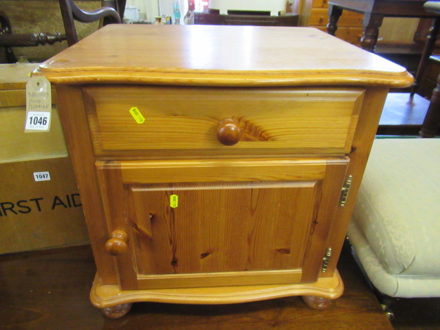 PINE BEDSIDE CABINET Image