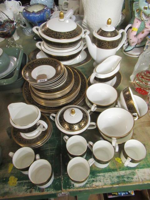 QUANTITY OF MINTON DINNERWARE Image